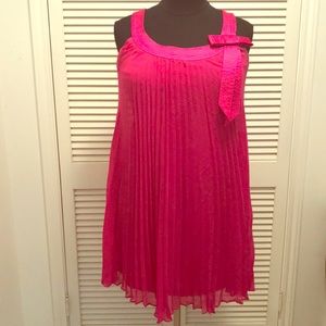 Stunning Robbie Bee pleated gown